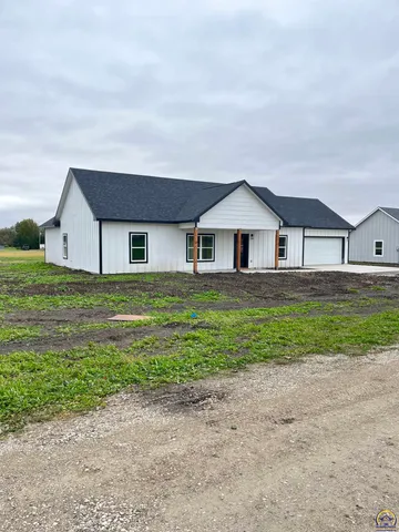 $279,900 | 206 Hickory Street, Americus, KS 66835