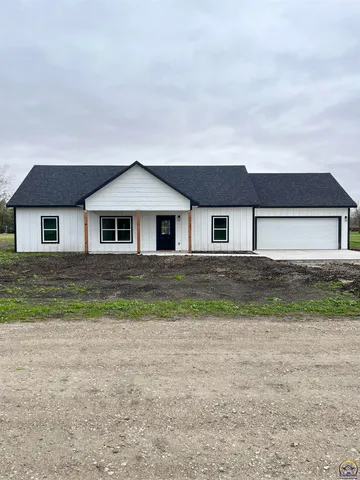 $279,900 | 206 Hickory Street, Americus, KS 66835