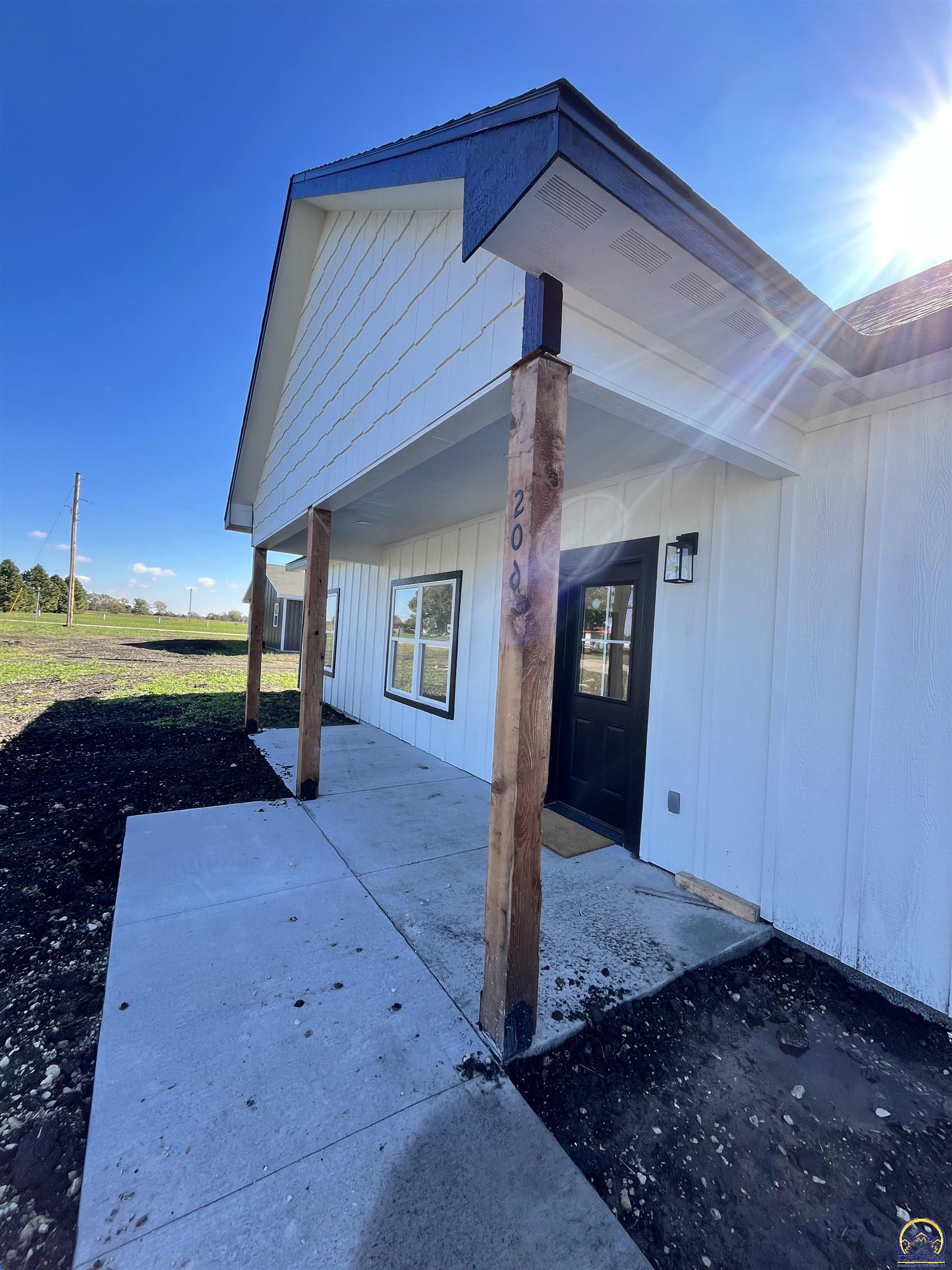 206 Hickory Street Americus, KS 66835 - Photo 5 of 36