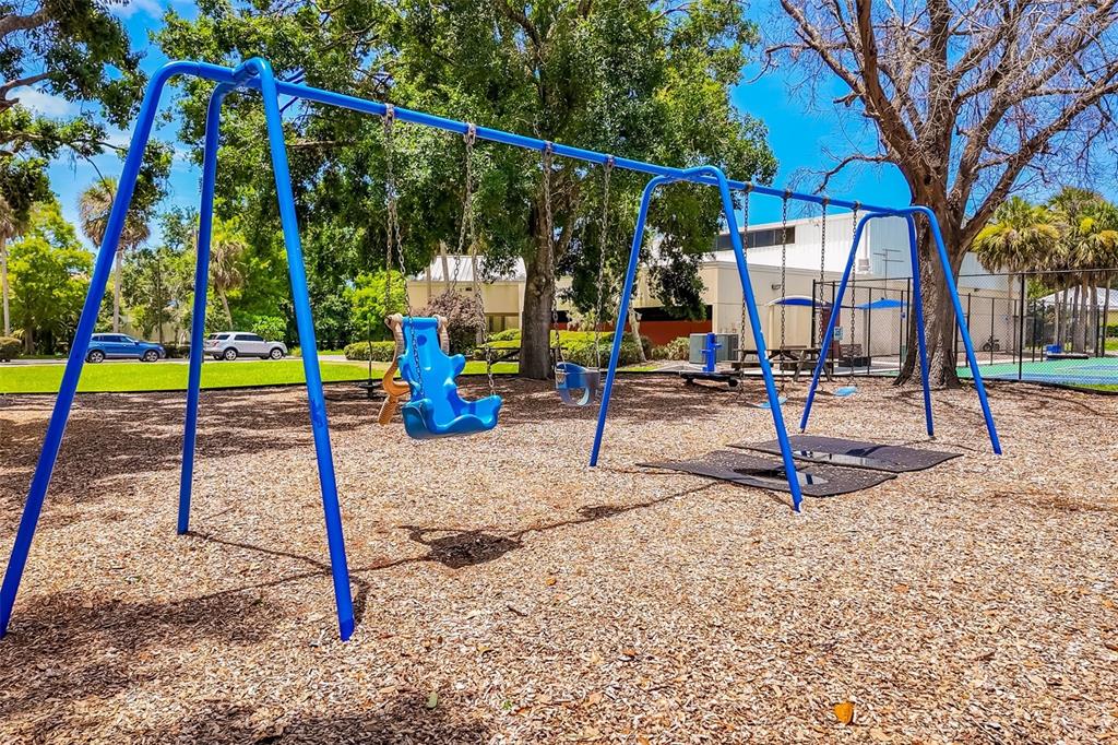 4480 Ascot Circle South Sarasota, FL 34235 - Photo 73 of 76