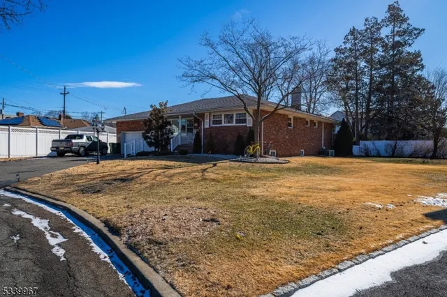 $670,000 | 1015 Georgian Drive, Linden, NJ 07036