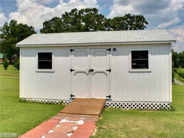 7653 Salem Chapel Road Walnut Cove, NC 27052 - Photo 13 of 16 Outbuilding.