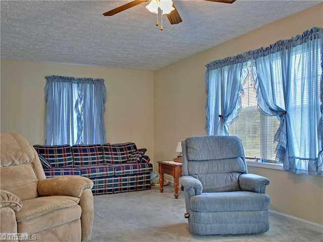 7653 Salem Chapel Road Walnut Cove, NC 27052 - Photo 4 of 16 Den/Family/Great Room.
