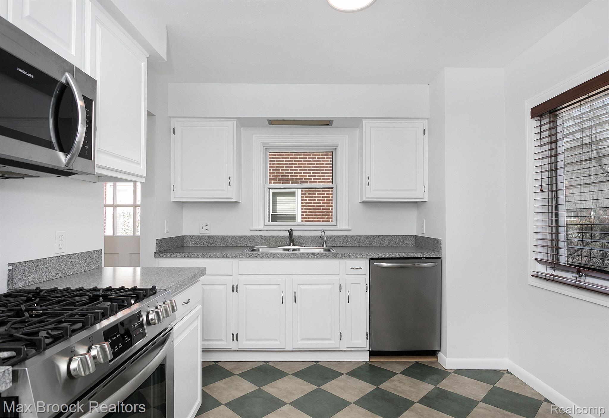 2456 Pembroke Road Birmingham, MI 48009 - Photo 6 of 24 Gallery Image 6