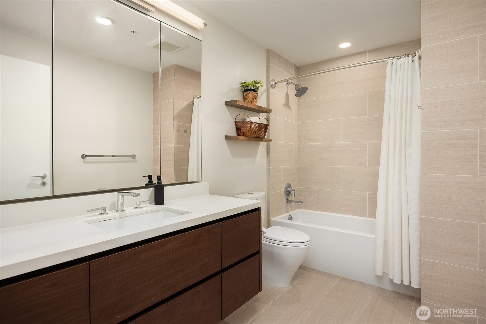 121 Stewart Street, Unit 1601 Seattle, WA 98101 - Photo 17 of 37