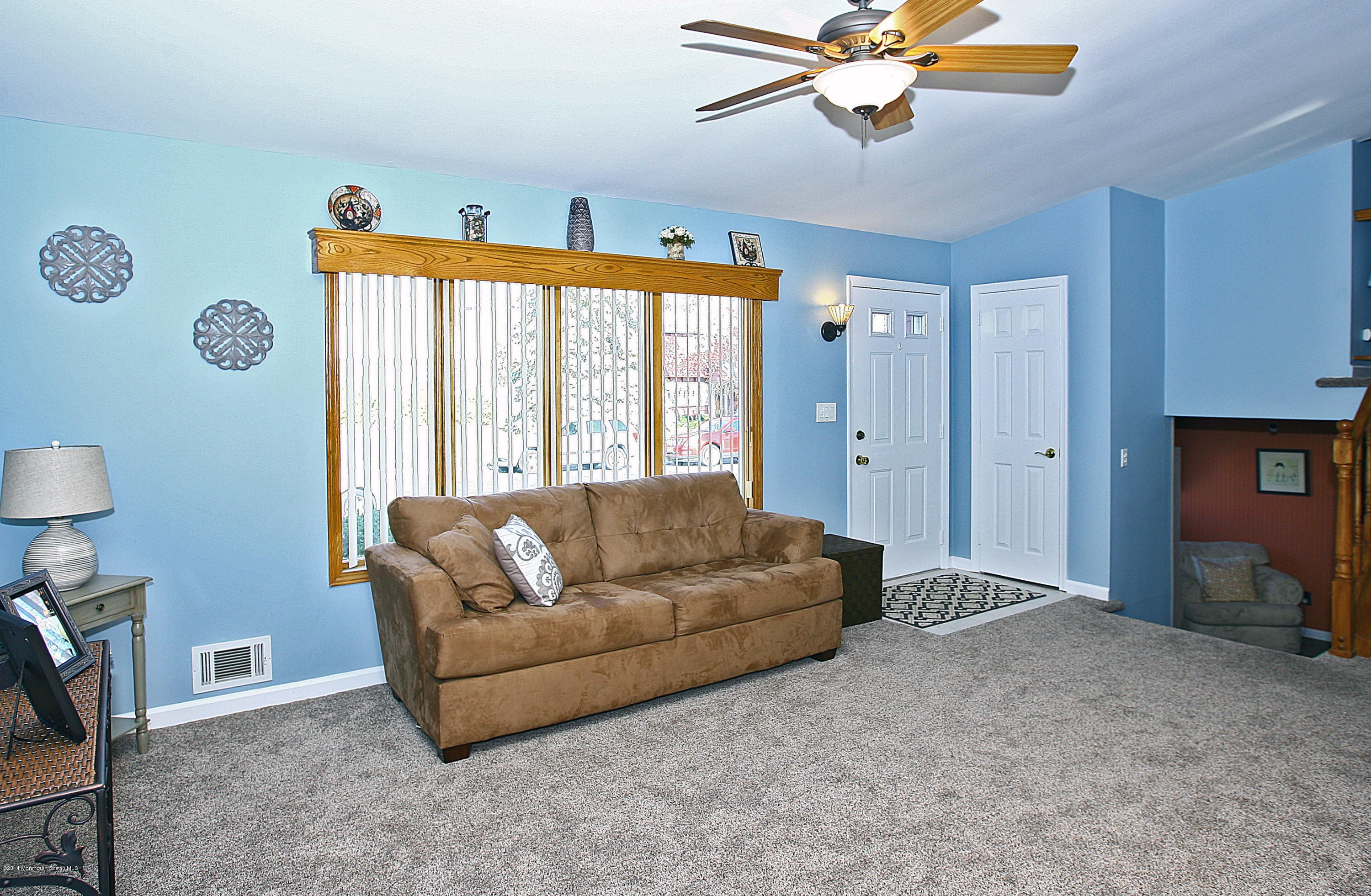 9 Mabaline Road Old Bridge, NJ 08857 - Photo 3 of 21 004_Living