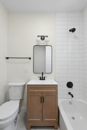 $3,200 | 1340 West Hollywood Avenue, Unit 1, Chicago, IL 60660