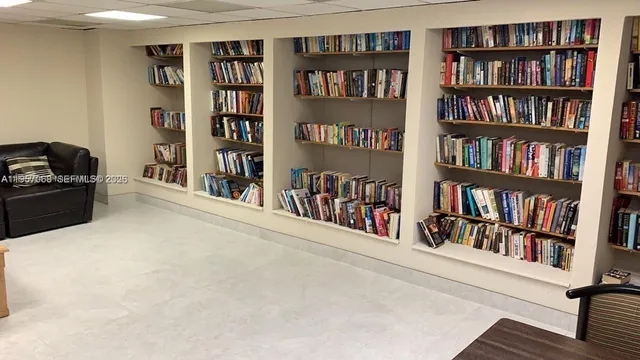 $2,150 | 3180 South Ocean Drive, Unit 318, Hallandale Beach, FL 33009