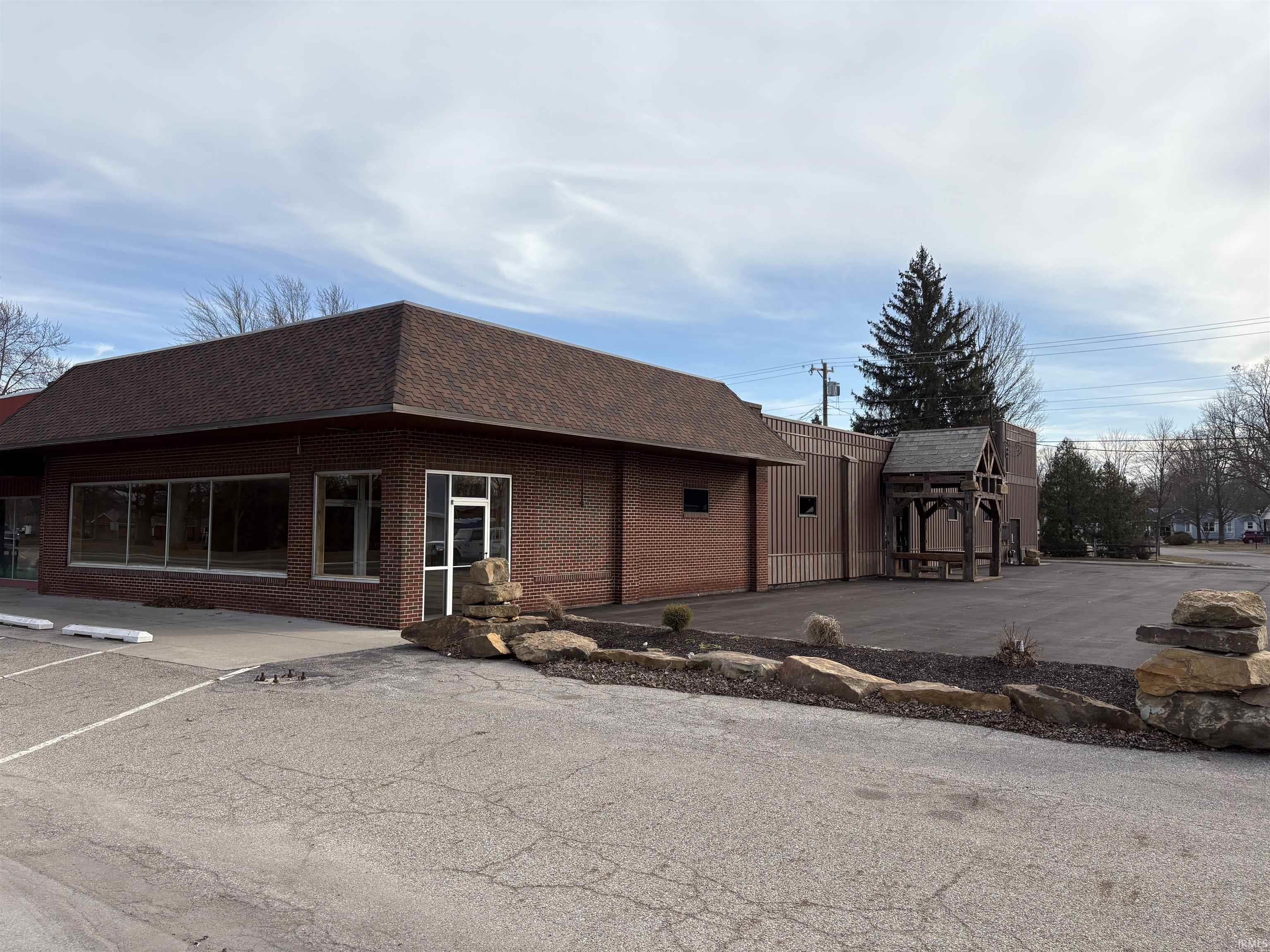 901 East 9th Street Rochester, IN 46975 - Photo 1 of 8