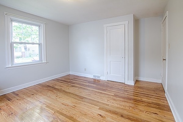 45 Edendale Street Springfield, MA 01104 - Photo 12 of 18