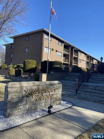 $2,000 | 464 B Liberty Street, Unit 208, Little Ferry, NJ 07643