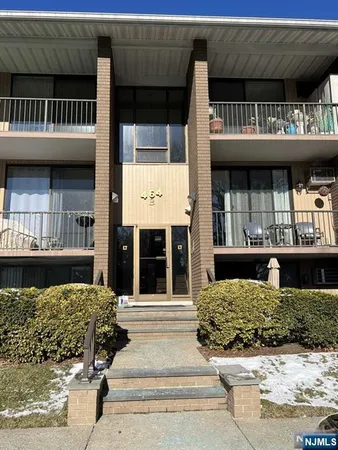 $2,000 | 464 B Liberty Street, Unit 208, Little Ferry, NJ 07643