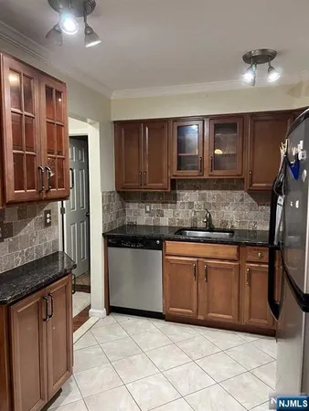 $2,000 | 464 B Liberty Street, Unit 208, Little Ferry, NJ 07643