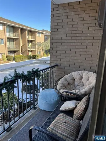 $2,000 | 464 B Liberty Street, Unit 208, Little Ferry, NJ 07643