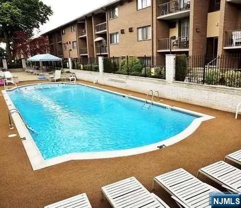 $2,000 | 464 B Liberty Street, Unit 208, Little Ferry, NJ 07643