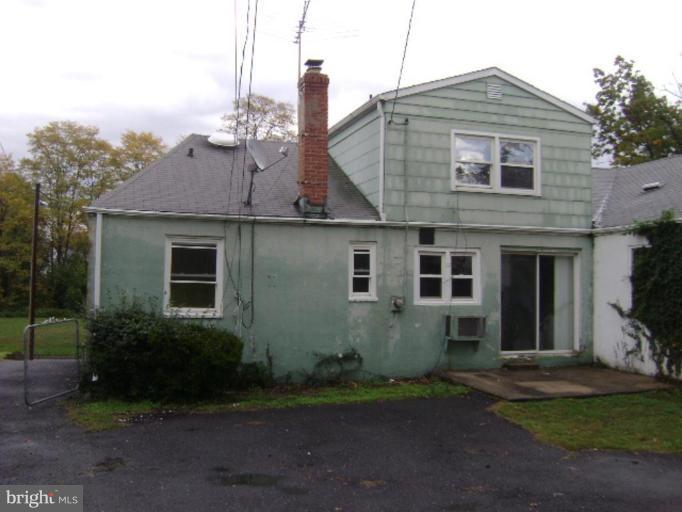 506 Meadow Road Baltimore, MD 21206 - Photo 2 of 10 a view of a house with a yard and plants