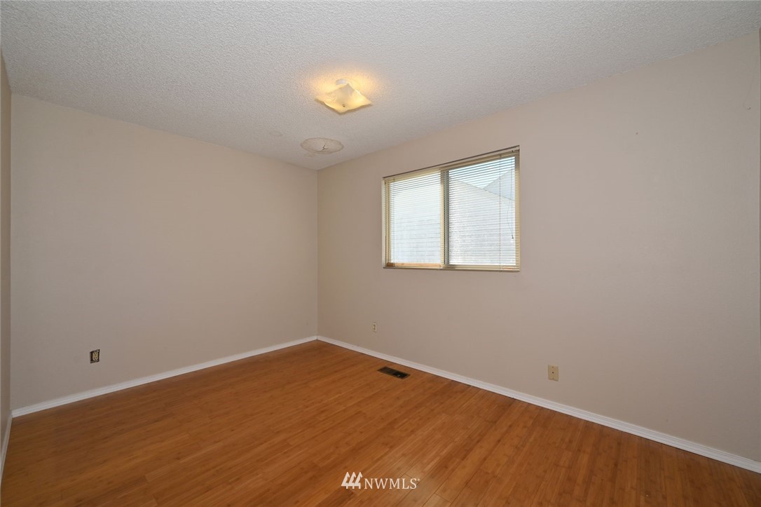 17733 114th Place Southeast Renton, WA 98055 - Photo 14 of 23 an empty room with a window