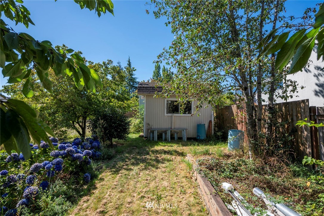 17733 114th Place Southeast Renton, WA 98055 - Photo 23 of 23 a backyard of a house with lots of green space
