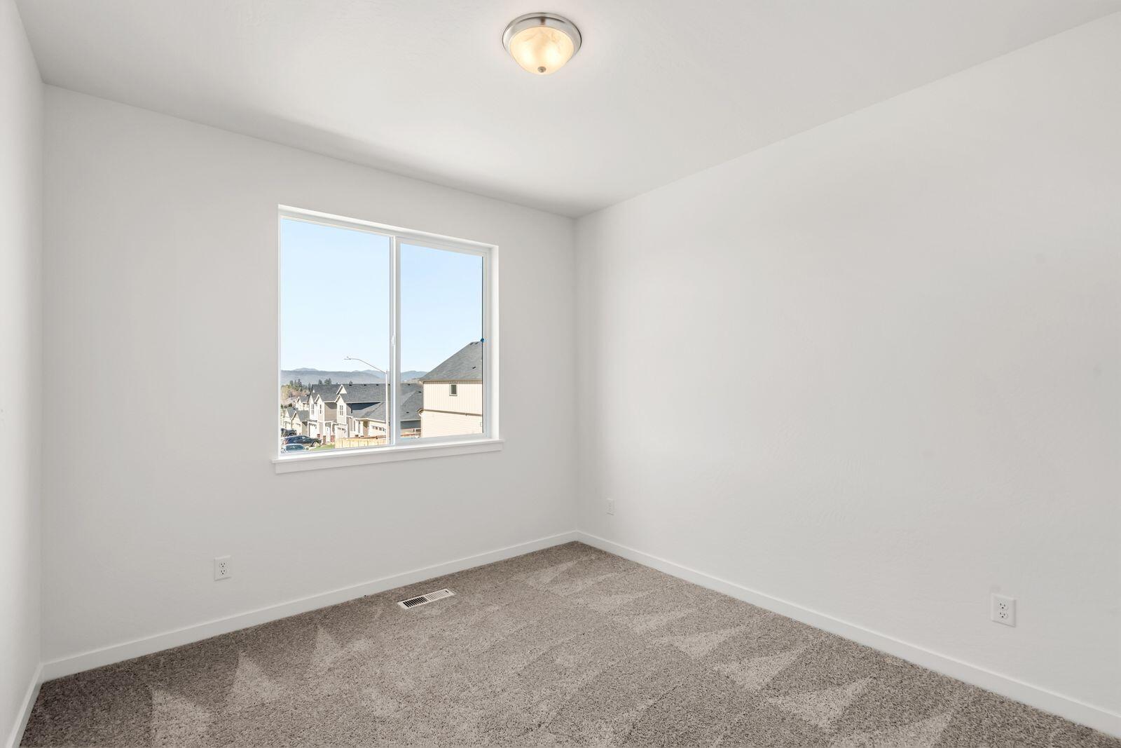 671 Old Waverly Way, Unit 21 Eagle Point, OR 97524 - Photo 19 of 28 18