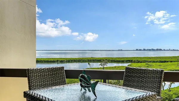 $1,200,000 | 1932 Harbourside Drive, Unit 244, Longboat Key, FL 34228