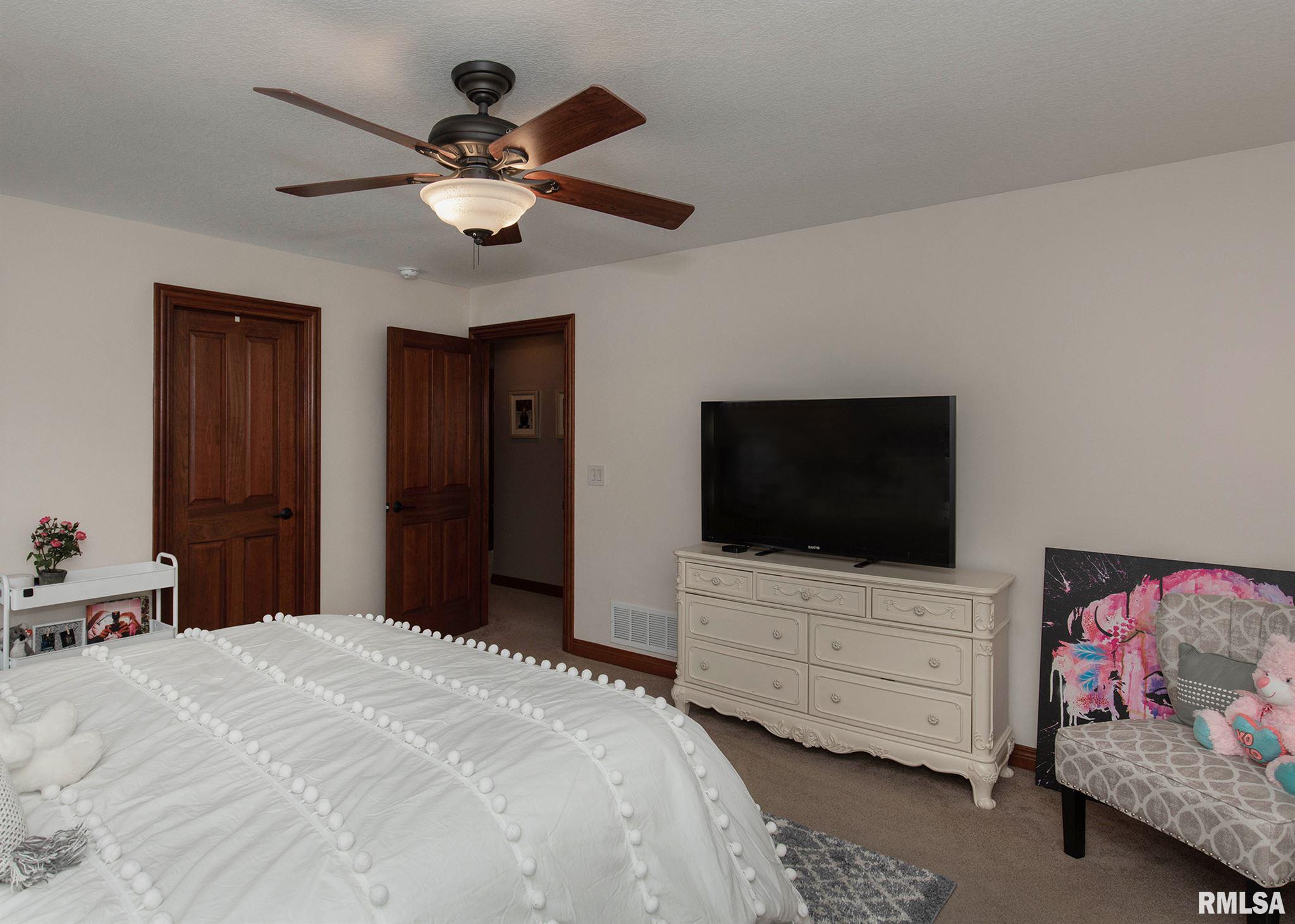 5465 Hugo Road Bettendorf, IA 52722 - Photo 22 of 50 Gallery Image 22