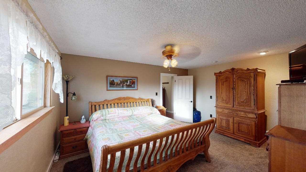 919 21 Road Fruita, CO 81521 - Photo 10 of 27 a bedroom with furniture and a window