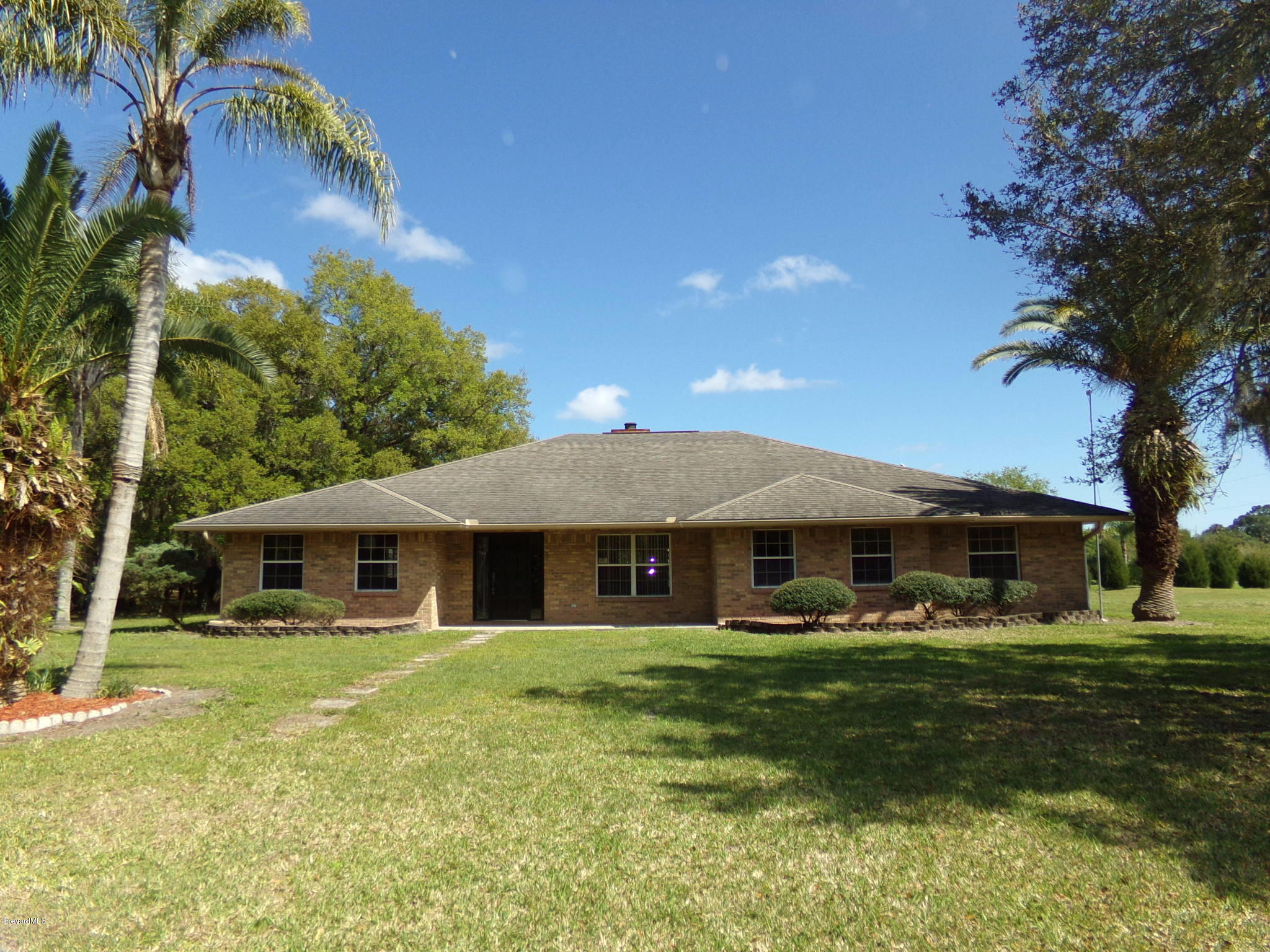 2527 Simon Road Melbourne, FL 32904 - Photo 1 of 27 Front view