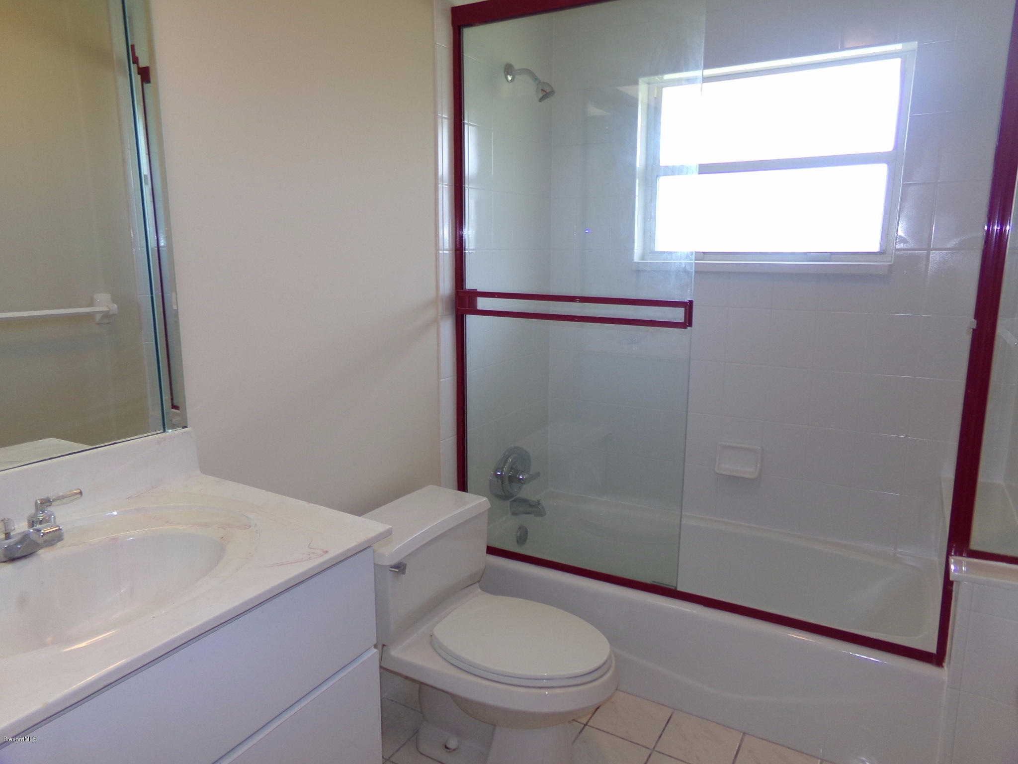 2527 Simon Road Melbourne, FL 32904 - Photo 14 of 27 Guest bathroom