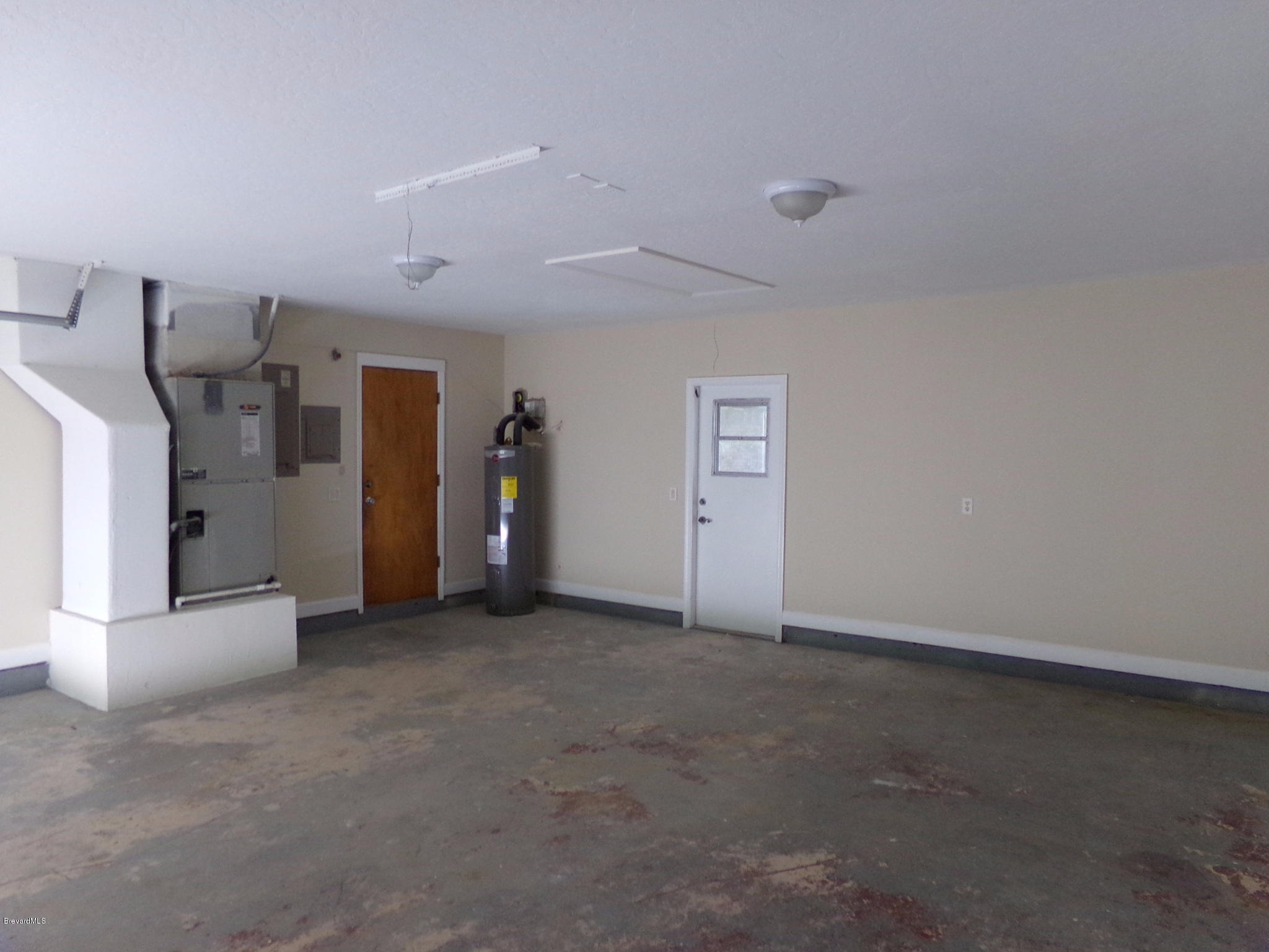 2527 Simon Road Melbourne, FL 32904 - Photo 24 of 27 Garage