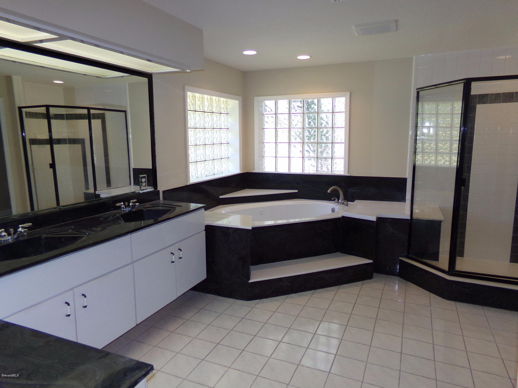 2527 Simon Road Melbourne, FL 32904 - Photo 10 of 27 Master bathroom