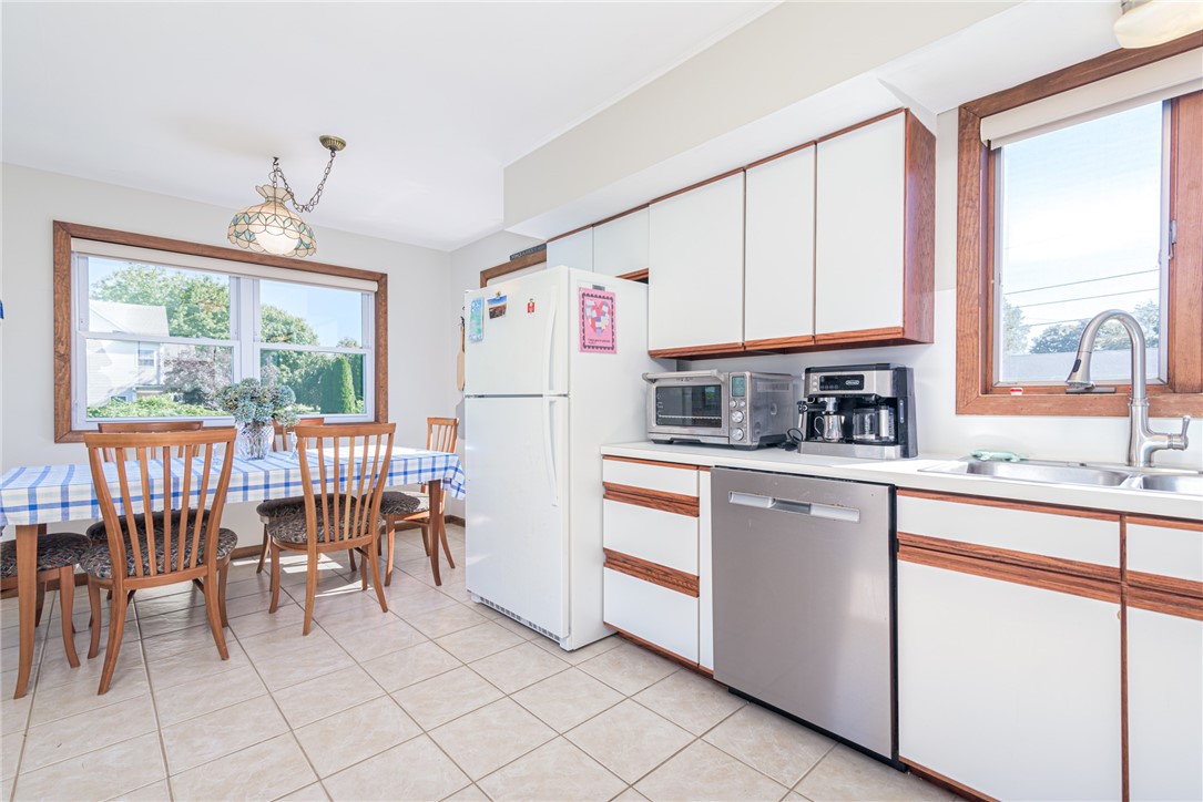 26 Clifford Drive Westerly, RI 02891 - Photo 13 of 42