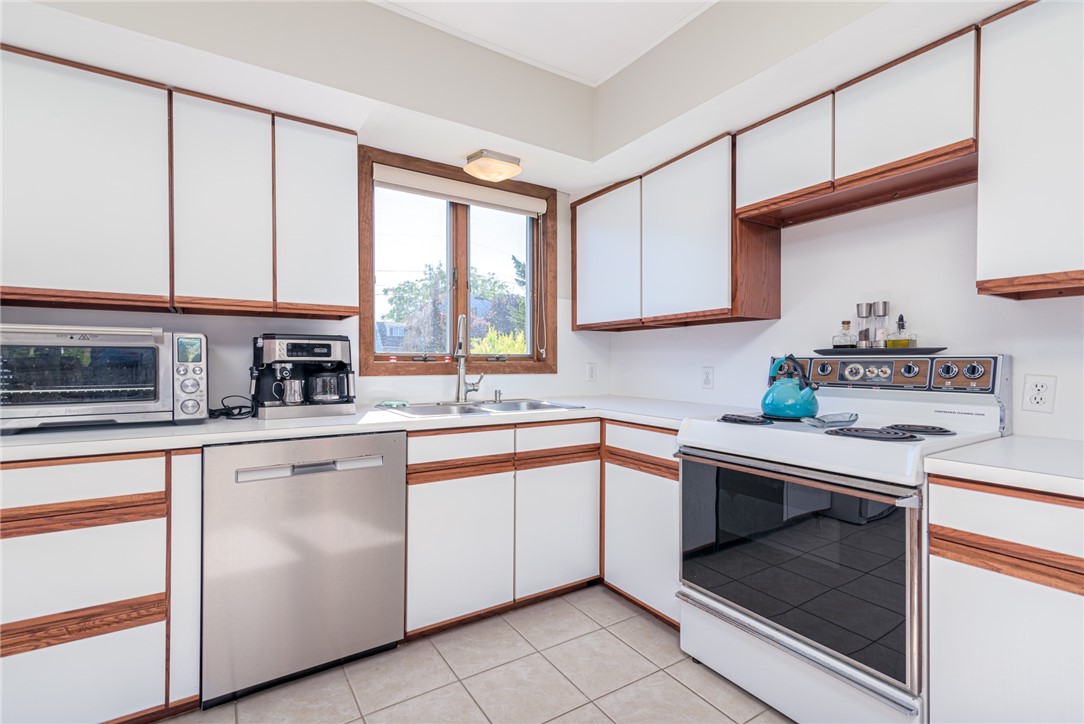 26 Clifford Drive Westerly, RI 02891 - Photo 8 of 42