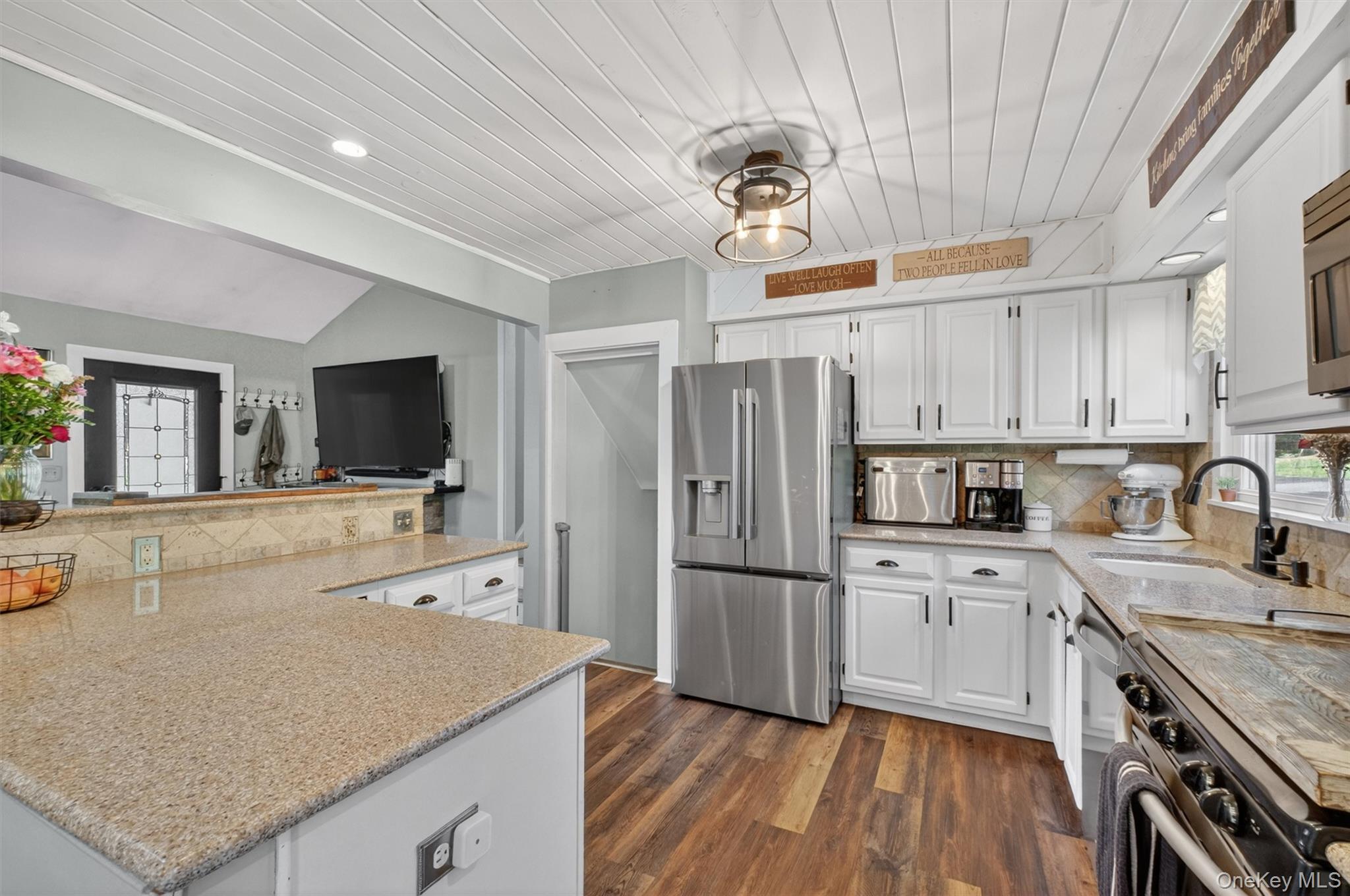13 Clarkview Road New Windsor, NY 12553 - Photo 10 of 43
