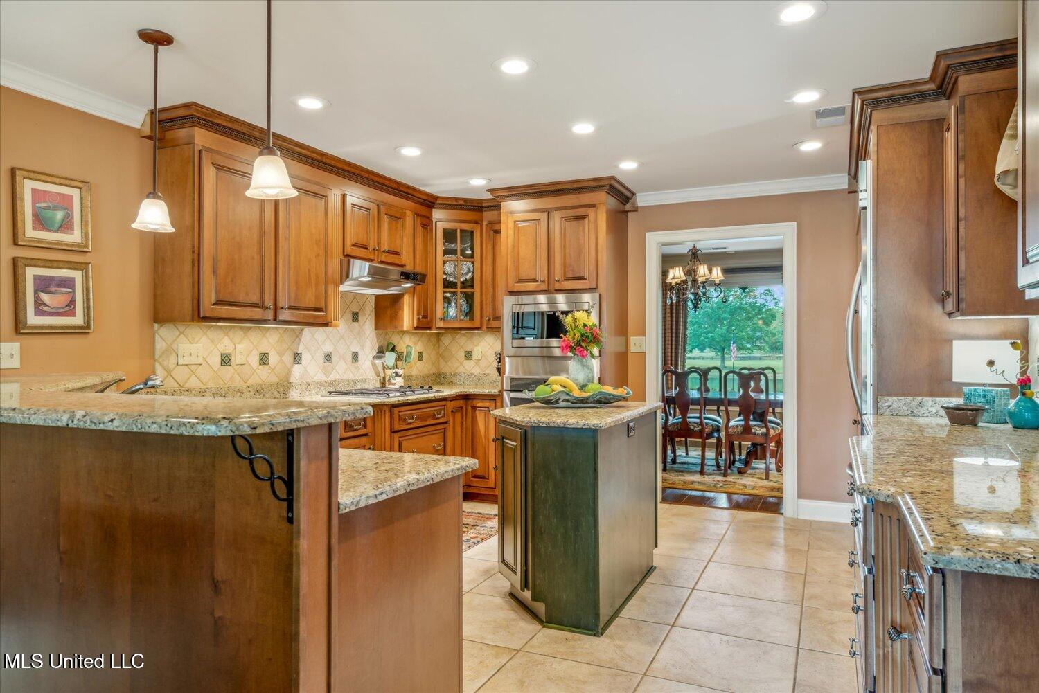 7300 Davidson Road Olive Branch, MS 38654 - Photo 13 of 55 Kitchen with Snack Bar and Tile Flooring