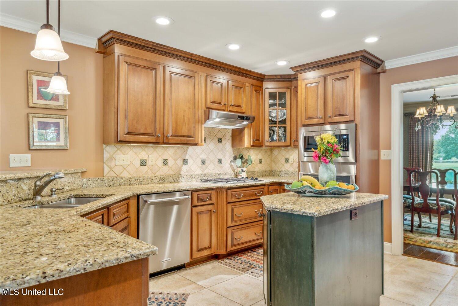 7300 Davidson Road Olive Branch, MS 38654 - Photo 14 of 55 Gas Cooktop and Double Ovens
