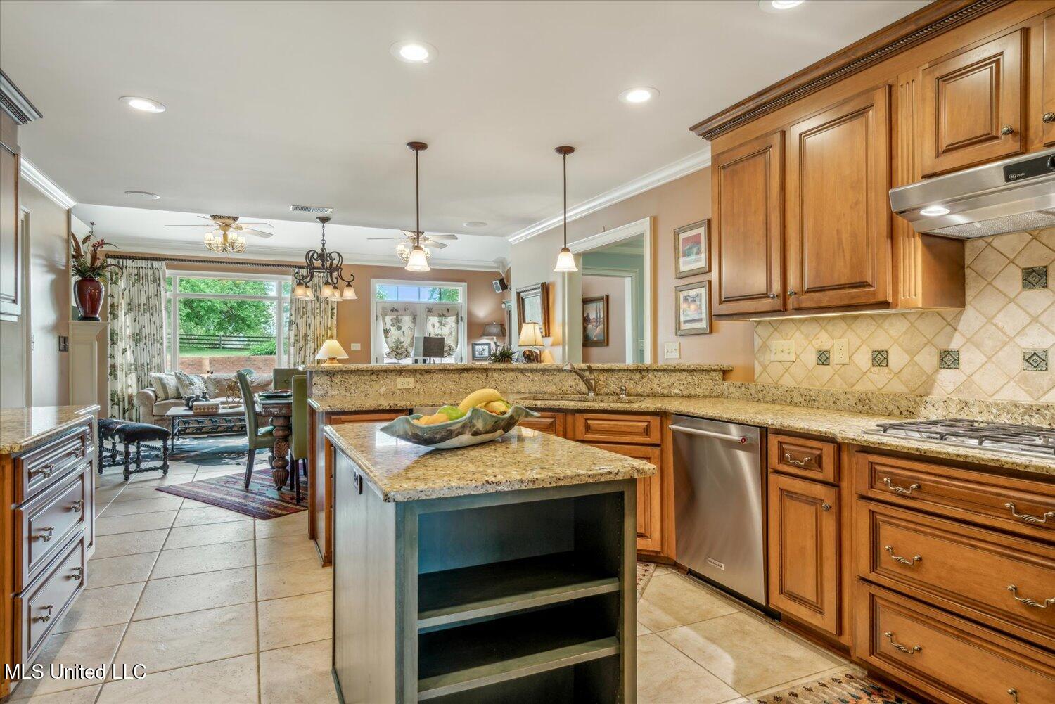 7300 Davidson Road Olive Branch, MS 38654 - Photo 15 of 55 Granite Countertops and Center Island