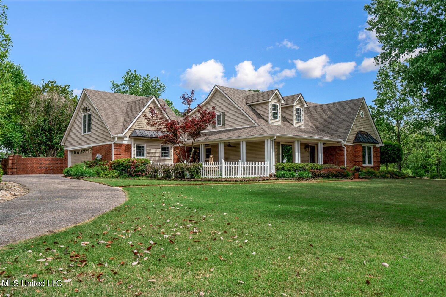 7300 Davidson Road Olive Branch, MS 38654 - Photo 6 of 55 Side Load Garage and Turnaround Drive