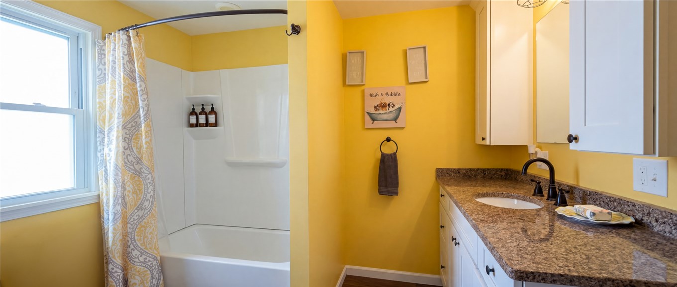37 Clinton Street Batavia, NY 14020 - Photo 12 of 17 Main bath