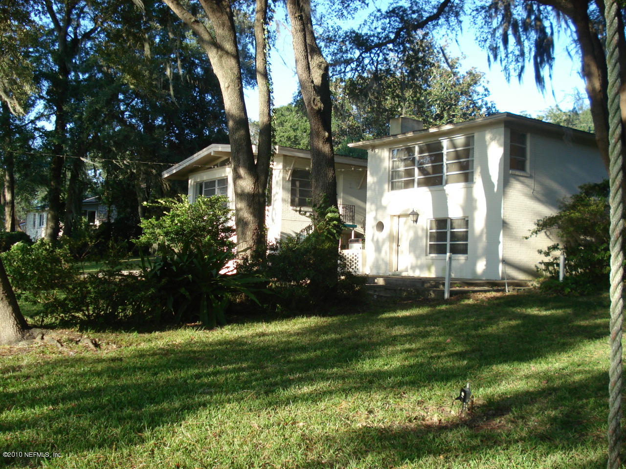 1334 Mayfair Road Jacksonville, FL 32207 - Photo 4 of 4 a front view of a house with a garden
