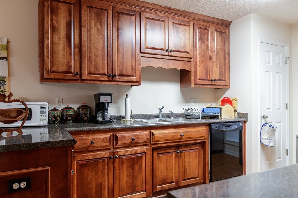 421 Meadowlark Road Valdosta, GA 31602 - Photo 8 of 30 Gallery Image 8