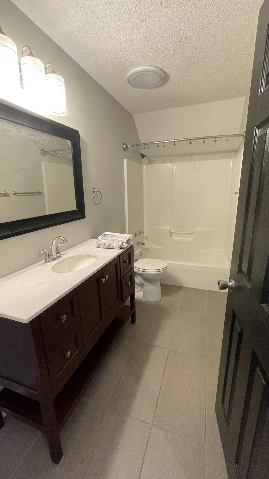 463 Sandy Ridge Circle Mary Esther, FL 32569 - Photo 13 of 18 Secondary Bathroom