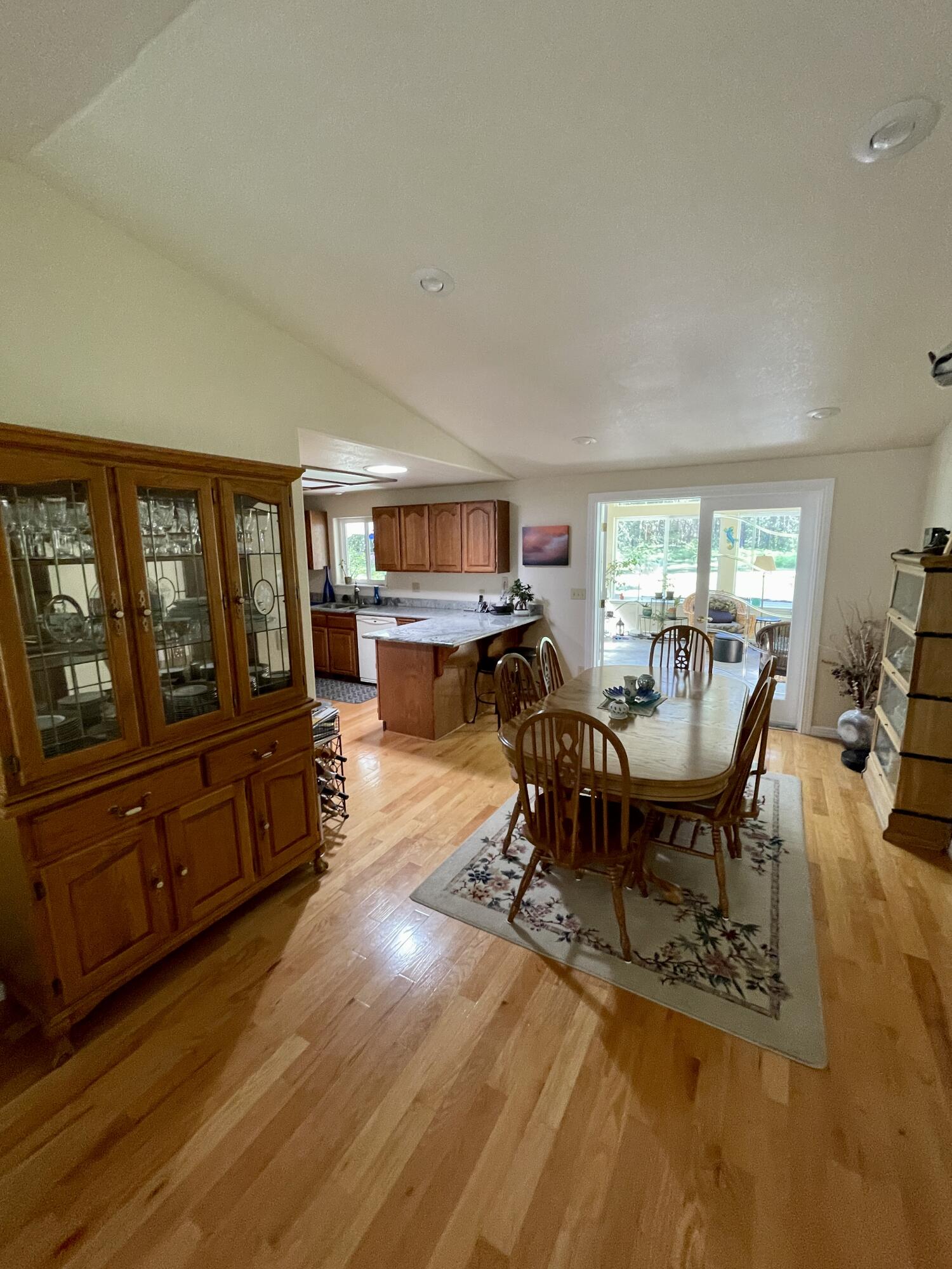 5822 New Hope Road Grants Pass, OR 97527 - Photo 13 of 36 Dining Room