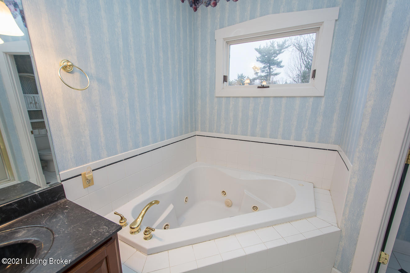 2135 Edgehill Road Louisville, KY 40205 - Photo 20 of 34 Primary Bath
