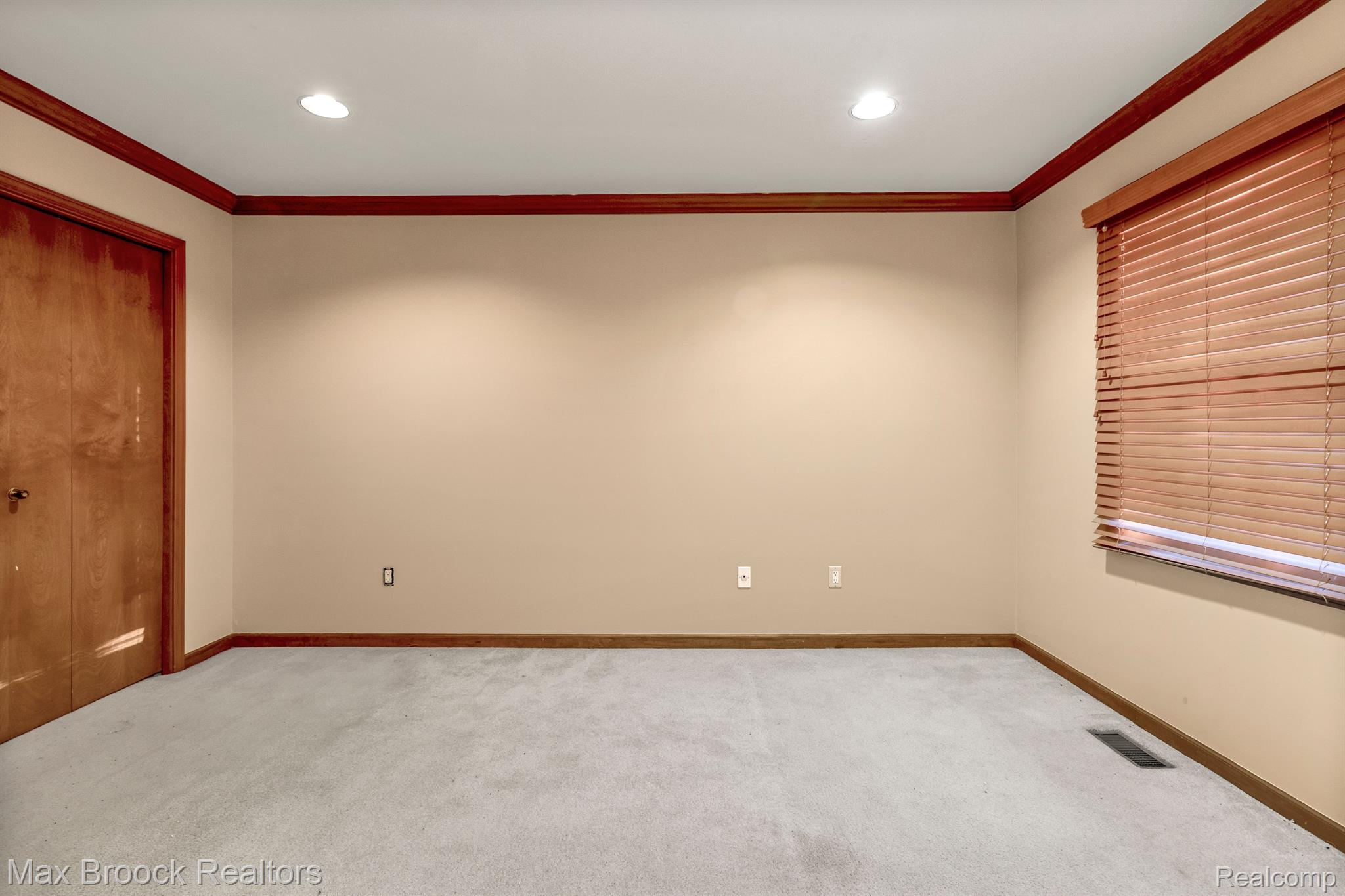 33804 York Ridge Street Farmington, MI 48331 - Photo 36 of 48 Gallery Image 36