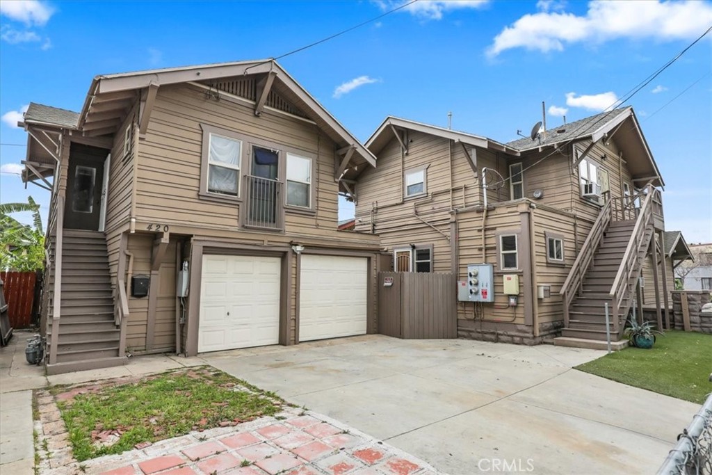 1352 Elm Avenue Long Beach, CA 90813 - Photo 61 of 71 a front view of a house with a yard