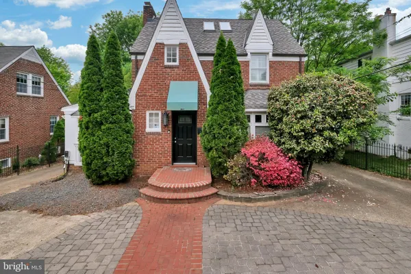 $995,000 | 1706 North Glebe Road, Arlington, VA 22207