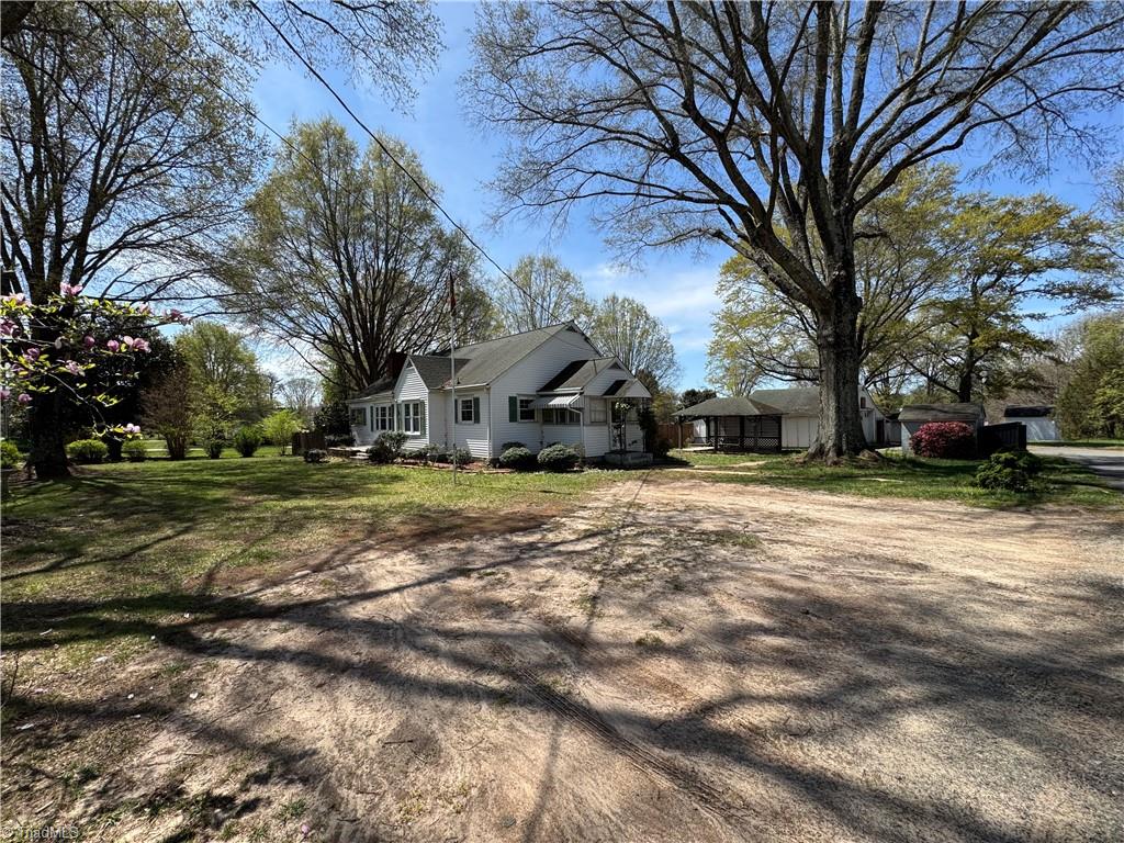 373 Mountain View Road King, NC 27021 - Photo 3 of 37