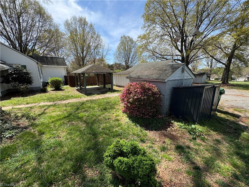 373 Mountain View Road King, NC 27021 - Photo 8 of 37