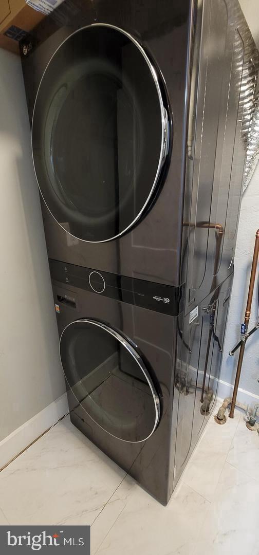138 Dale Street Alexandria, VA 22305 - Photo 12 of 44 a utility room with dryer and washer