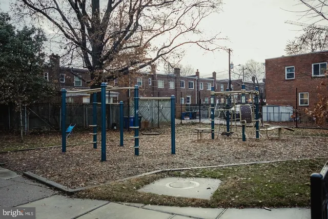 $2,900 | 138 Dale Street, Alexandria, VA 22305